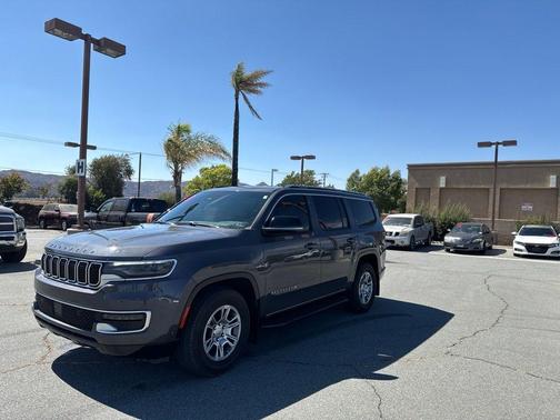 Metallic 2023 Jeep Wagoneer Base