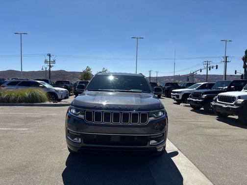 Metallic 2023 Jeep Wagoneer Base