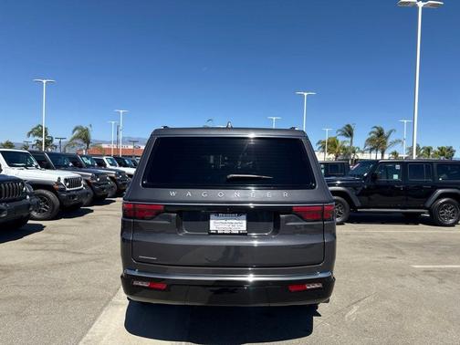 Metallic 2023 Jeep Wagoneer Base