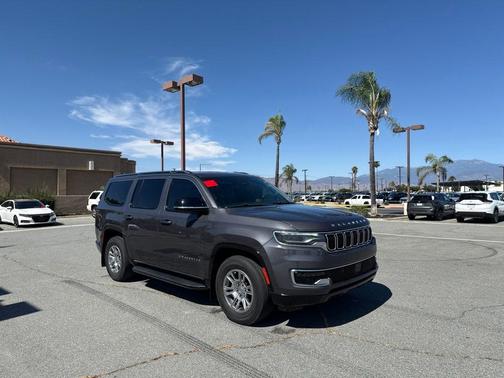 Metallic 2023 Jeep Wagoneer Base