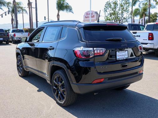 Diamond Black 2026 Jeep Compass Latitude