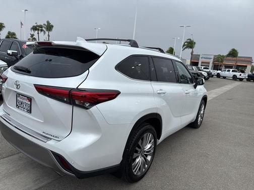 2022 Toyota Highlander Platinum