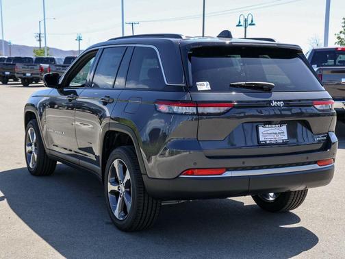Metallic 2026 Jeep Grand Cherokee Limited