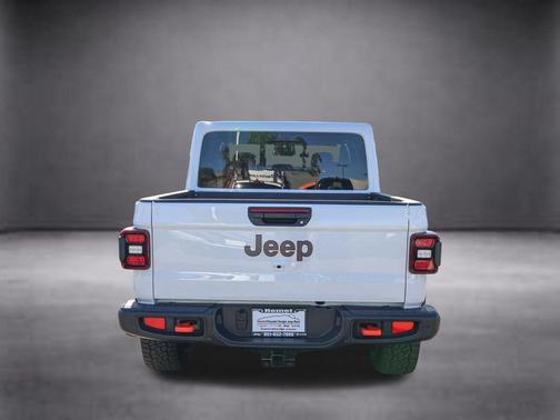 Bright White Clearcoat 2026 Jeep Gladiator Mojave