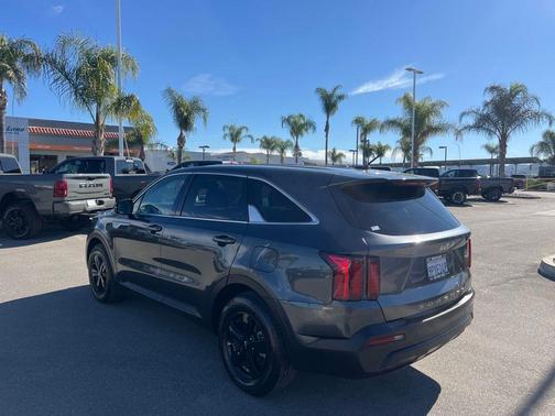 2022 Kia Sorento LX