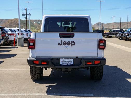 Bright White Clearcoat 2026 Jeep Gladiator Mojave