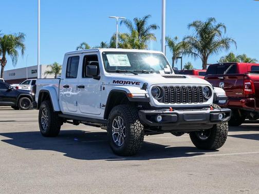 Bright White Clearcoat 2026 Jeep Gladiator Mojave