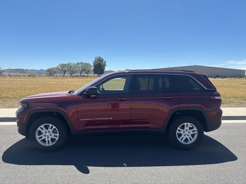 Velvet Red Pearlcoat 2023 Jeep Grand Cherokee Laredo