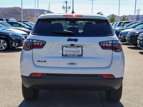 Bright White Clearcoat 2026 Jeep Compass Latitude