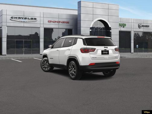 Bright White Clearcoat 2026 Jeep Compass Latitude