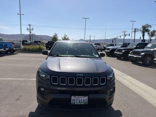 Granite Crystal Clearcoat Metallic 2023 Jeep Compass Latitude