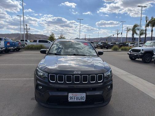 Granite Crystal Clearcoat Metallic 2023 Jeep Compass Latitude
