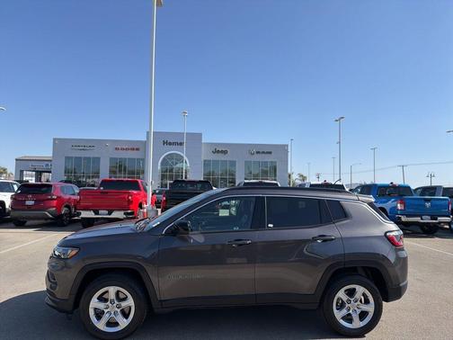 Granite Crystal Clearcoat Metallic 2023 Jeep Compass Latitude