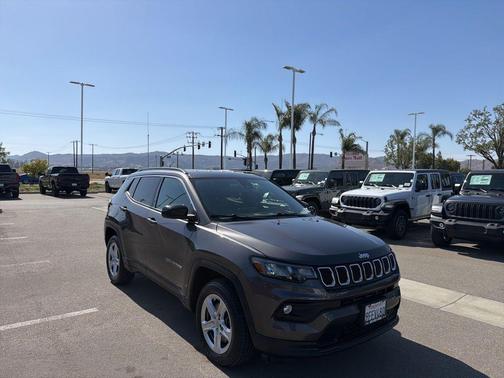 Granite Crystal Clearcoat Metallic 2023 Jeep Compass Latitude