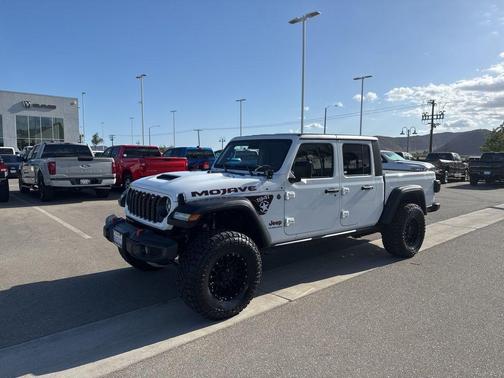 Bright White Clearcoat 2024 Jeep Gladiator Mojave