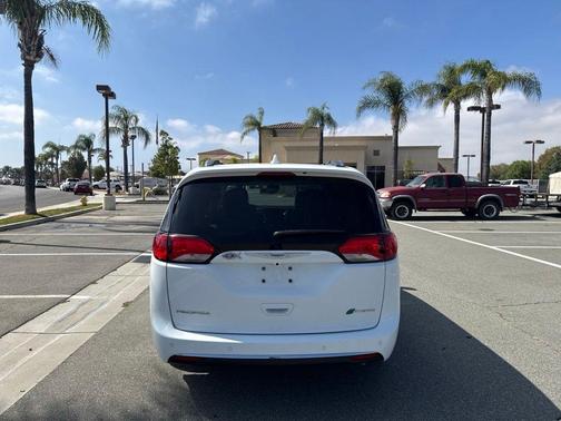 Bright White Clearcoat 2020 Chrysler Pacifica Hybrid Limited