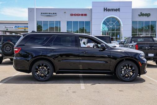 DB Black Crystal Clearcoat 2026 Dodge Durango GT