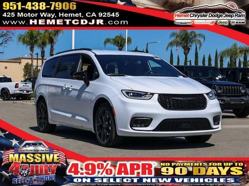 Bright White Clearcoat 2026 Chrysler Pacifica Select