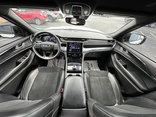 2023 Jeep Grand Cherokee LAREDO