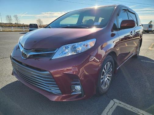 2019 Toyota Sienna XLE 7 PASSENGER AUTO ACCESS SEAT
