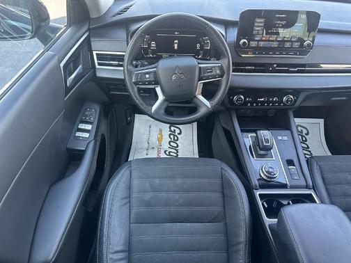 2023 Mitsubishi Outlander SE