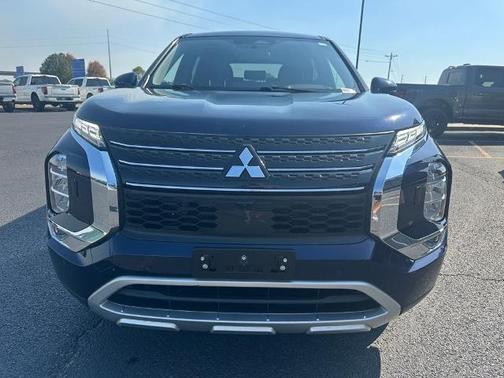 2023 Mitsubishi Outlander SE