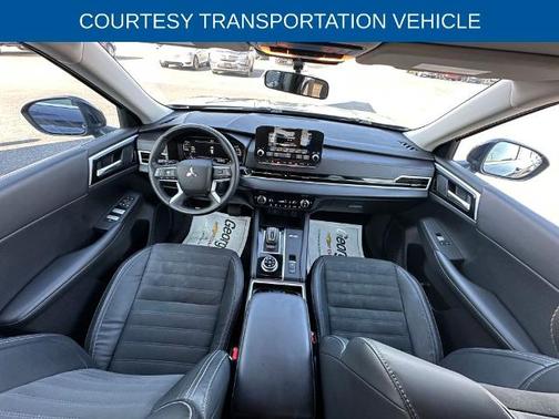 2023 Mitsubishi Outlander SE