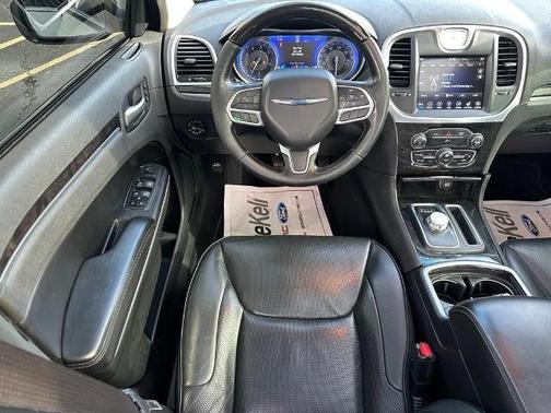 2019 Chrysler 300 LIMITED