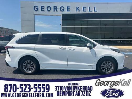 2021 Toyota Sienna LE 8 PASSENGER
