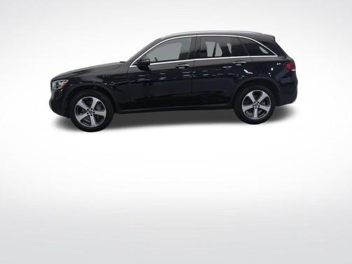 Black 2022 Mercedes-Benz GLC 300