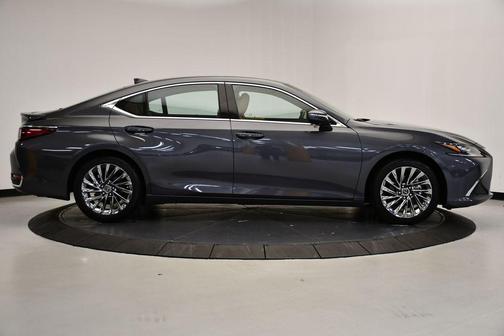 2025 Lexus ES 300h Ultra Luxury