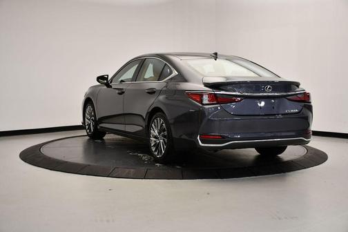2025 Lexus ES 300h Ultra Luxury