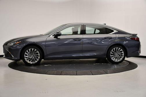 2025 Lexus ES 300h Ultra Luxury