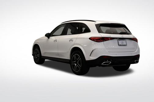 Polar White 2026 Mercedes-Benz GLC 300