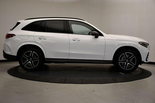 2026 Mercedes-Benz GLC 300 4MATIC