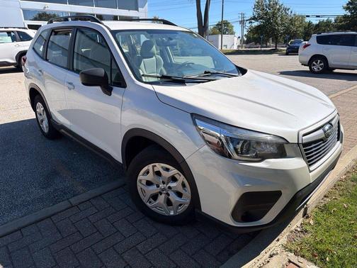 Crystal White Pearl 2019 Subaru Forester