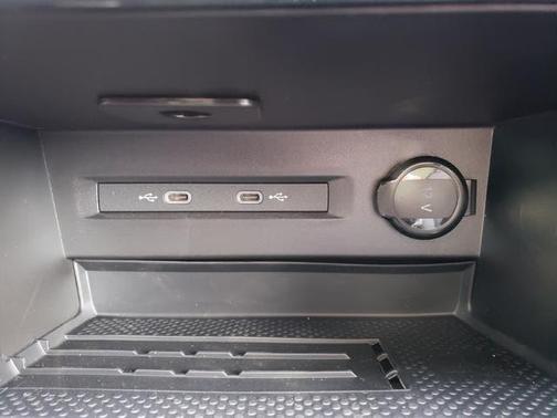 2025 Volkswagen Taos 1.5T SE Black