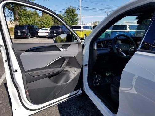 2025 Volkswagen Tiguan 2.0T SE R-Line Black