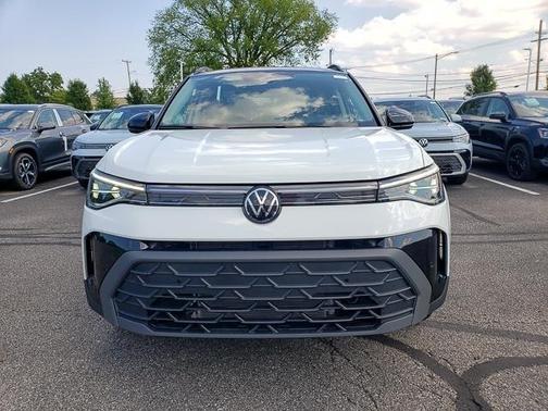 2025 Volkswagen Taos 1.5T SE Black