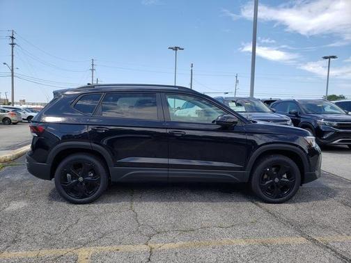 2025 Volkswagen Taos 1.5T SE Black