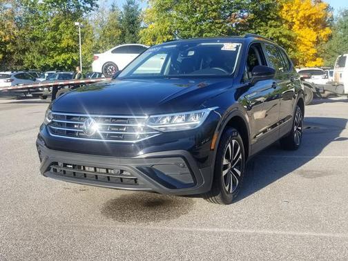Deep Black Pearl Effect 2022 Volkswagen Tiguan 2.0T S