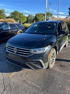 Deep Black Pearl Effect 2022 Volkswagen Tiguan 2.0T S