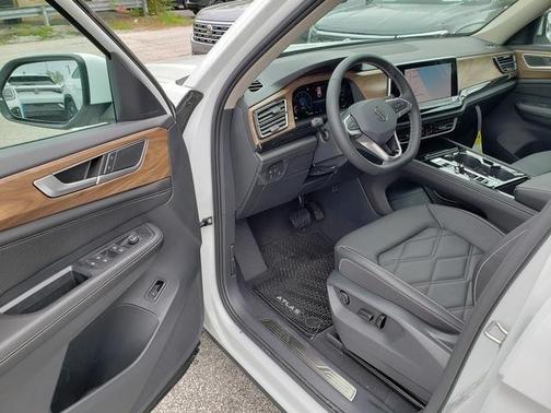 2025 Volkswagen Atlas 2.0T SE