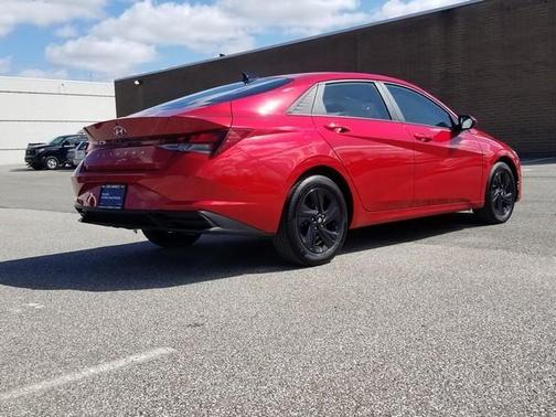 2022 Hyundai ELANTRA SEL