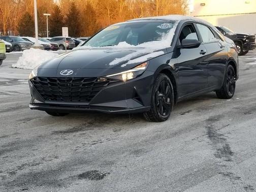 2023 Hyundai ELANTRA SEL