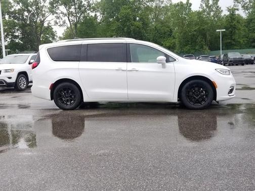 2021 Chrysler Pacifica Touring-L