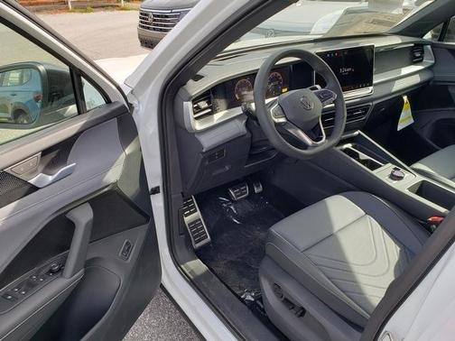 2025 Volkswagen Tiguan 2.0T SE R-Line Black