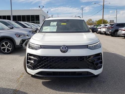 2025 Volkswagen Tiguan 2.0T SE R-Line Black