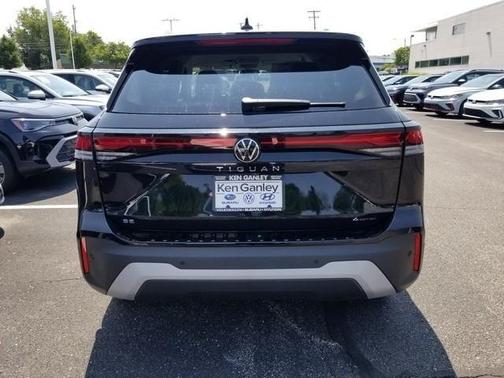 2025 Volkswagen Tiguan 2.0T SE