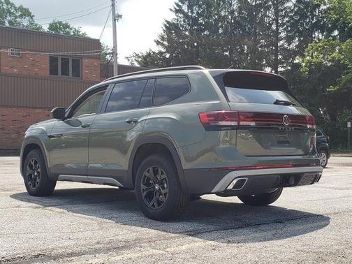 2025 Volkswagen Atlas 2.0T Peak Edition